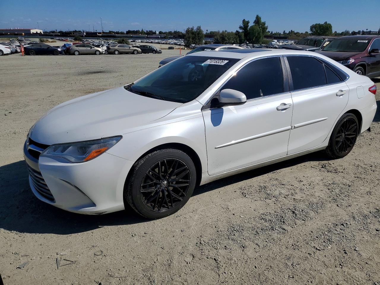 2017 TOYOTA CAMRY XLE/XSE — Front 3/4