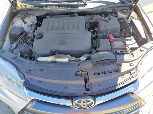 2017 TOYOTA CAMRY XLE/XSE — Engine bay