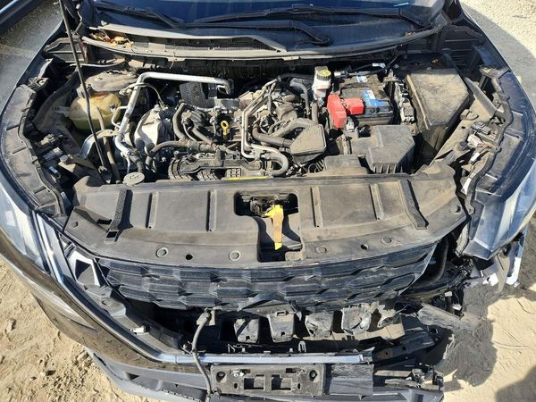 2021 NISSAN ROGUE SV — Engine bay
