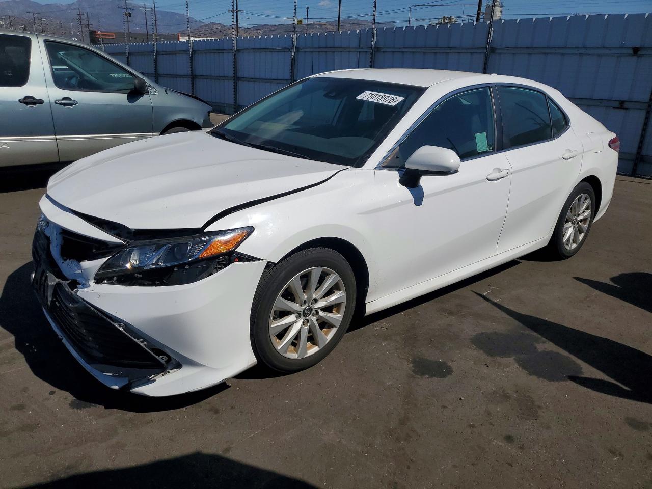 2019 TOYOTA CAMRY L/LE/SE/XLE — Front 3/4