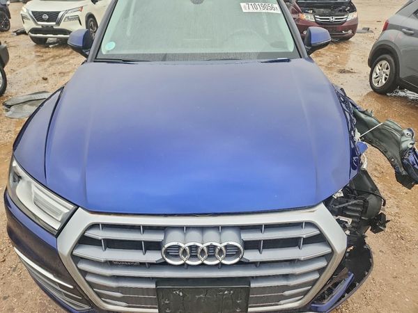 2018 AUDI Q5 quattro Premium — Engine bay