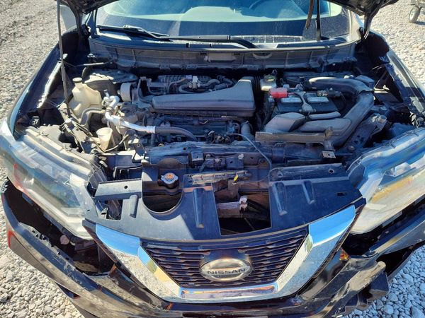 2019 NISSAN ROGUE — Engine bay