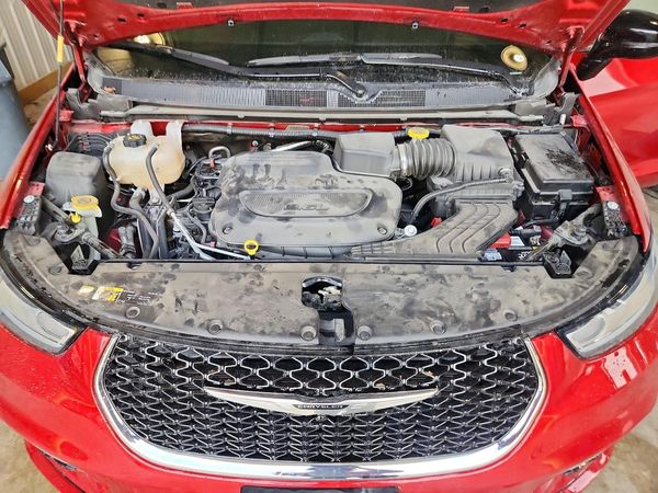 2025 CHRYSLER PACIFICA Select — Engine bay