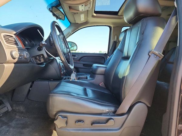 2012 CHEVROLET SUBURBAN LT — DENT