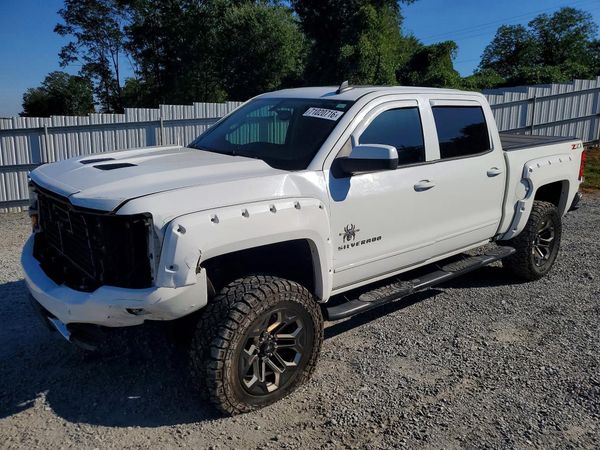 2018 CHEVROLET SILVERADO LT — Front 3/4