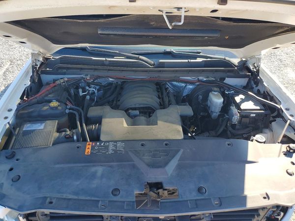 2018 CHEVROLET SILVERADO LT — Engine bay