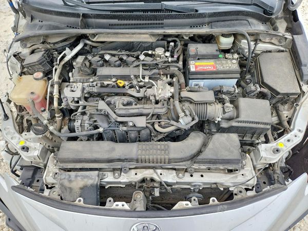 2020 TOYOTA COROLLA SE, CVT — Engine bay
