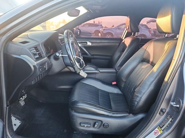 2013 LEXUS CT 200 200h — DENT