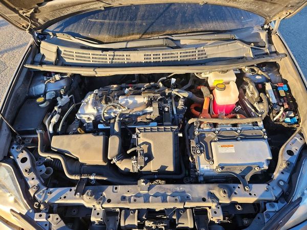 2013 LEXUS CT 200 200h — Engine bay