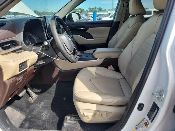 2022 TOYOTA HIGHLANDER XLE — DENT