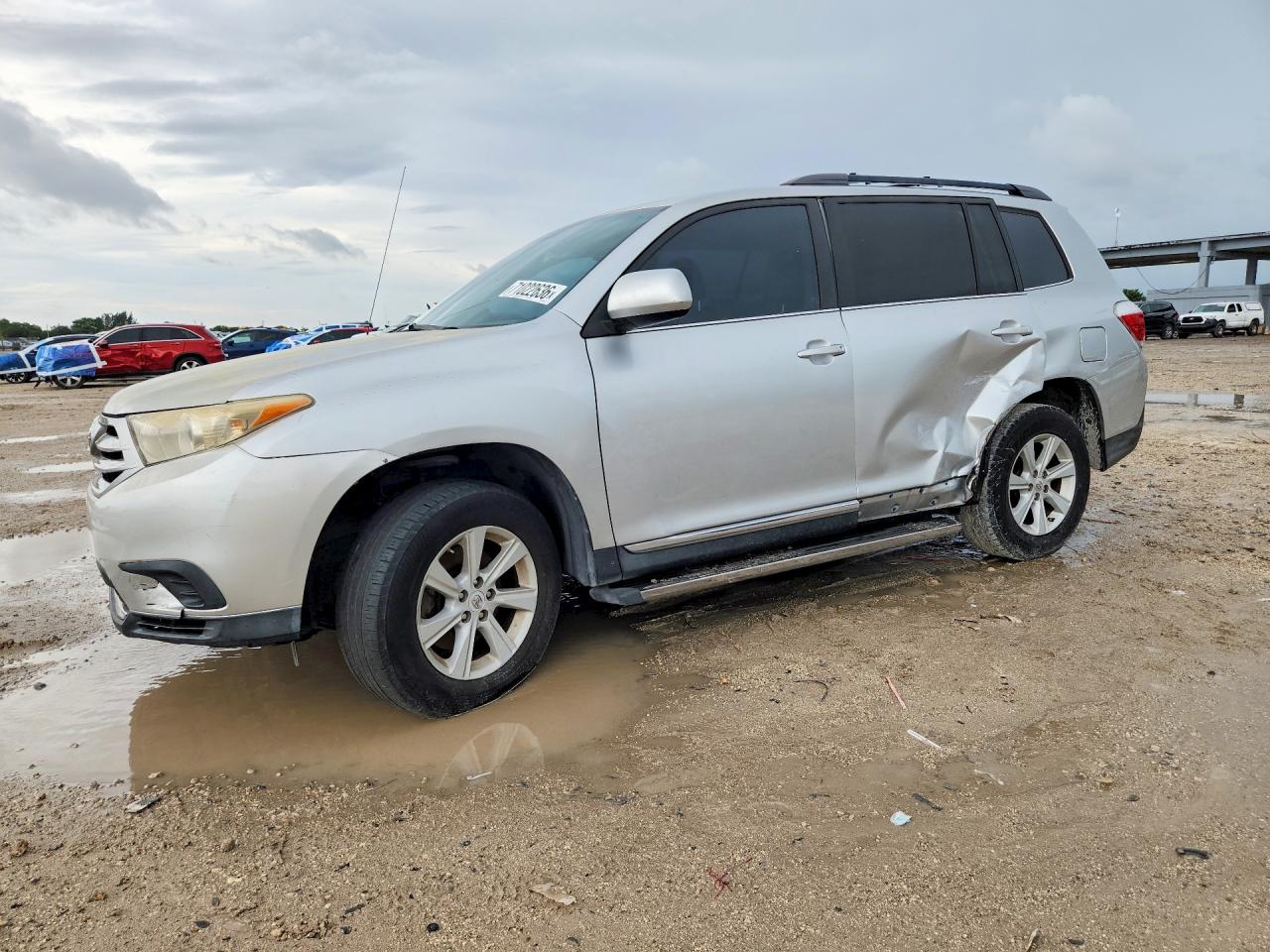 2012 TOYOTA HIGHLANDER Base/Hybrid — Front 3/4
