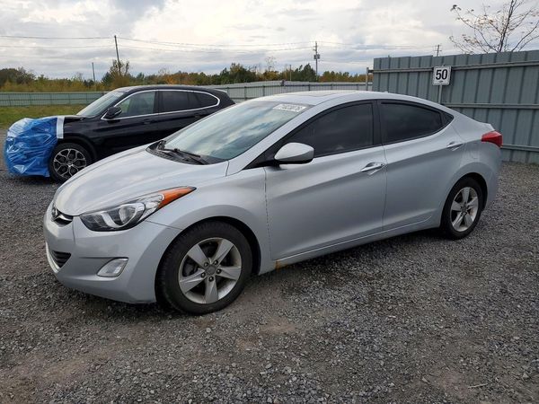 2013 HYUNDAI ELANTRA — Front 3/4