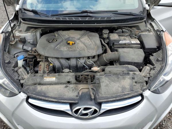2013 HYUNDAI ELANTRA — Engine bay