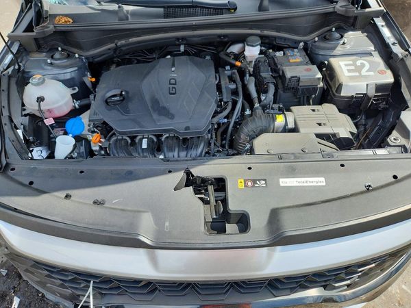 2025 KIA SPORTAGE LX — Engine bay