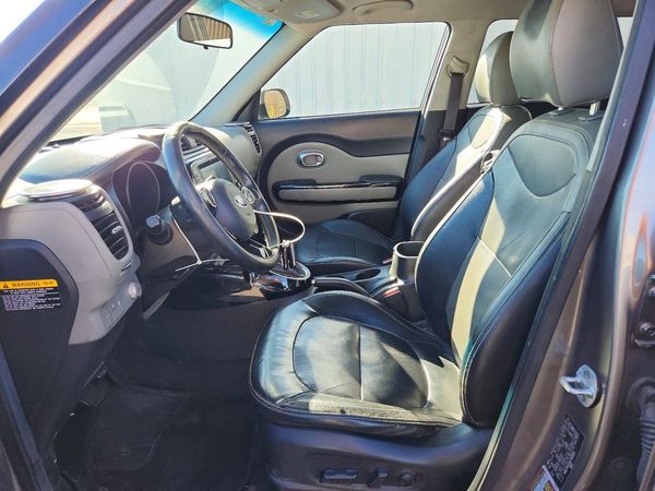 2016 KIA SOUL Exclaim — DENT