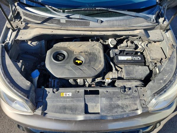 2016 KIA SOUL Exclaim — Engine bay