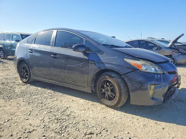 2013 TOYOTA PRIUS — Passenger 3/4
