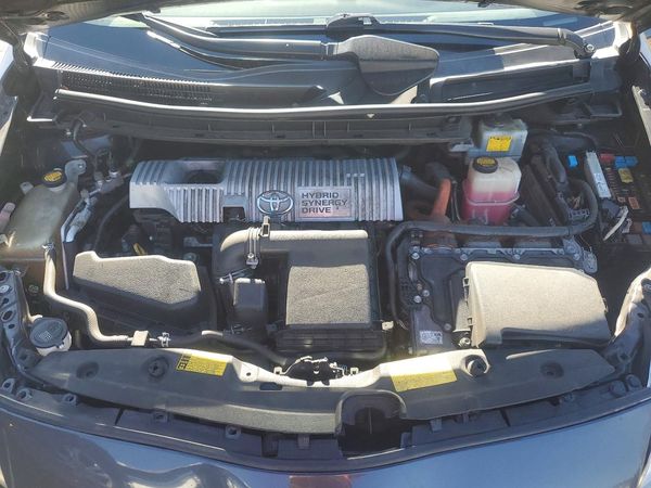 2013 TOYOTA PRIUS — Engine bay