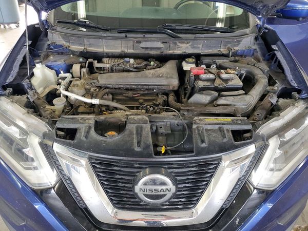 2018 NISSAN ROGUE — Engine bay
