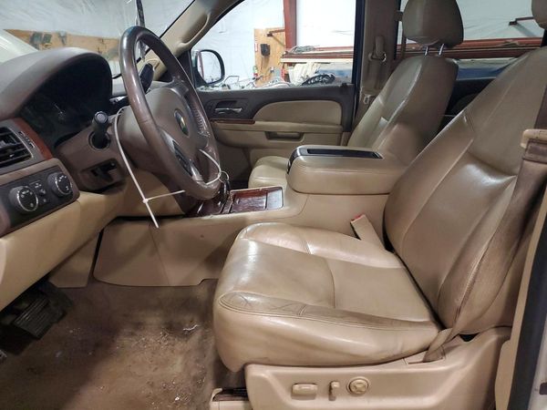 2013 CHEVROLET SUBURBAN LTZ — DENT
