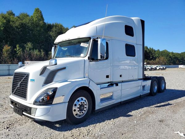 2016 VOLVO VN — DSFA — Front 3/4