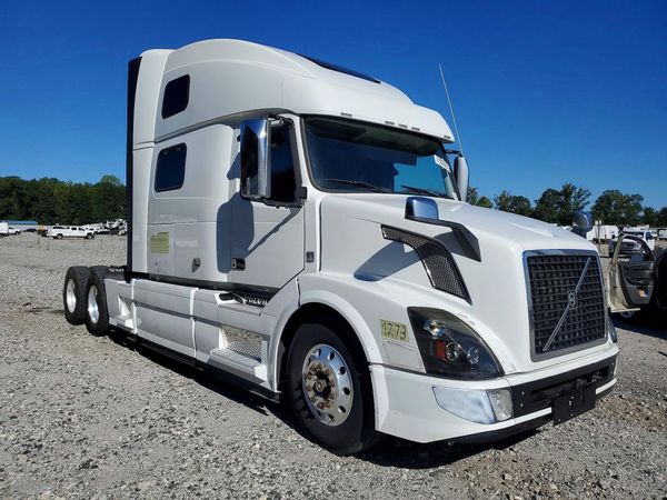 2016 VOLVO VN — Passenger 3/4