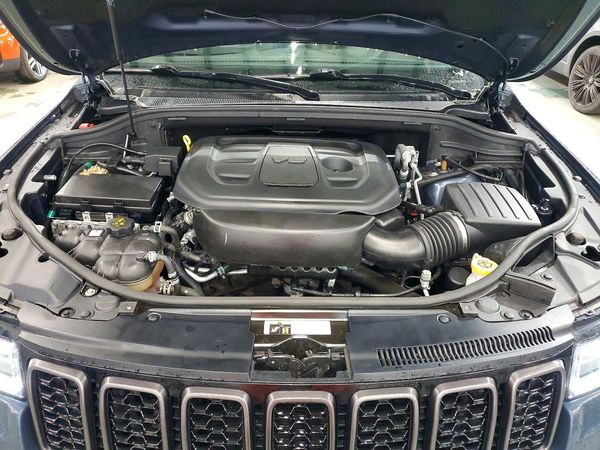 2021 JEEP GRAND CHEROKEE Overland — Engine bay