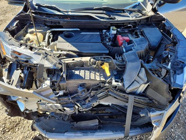 2022 NISSAN ROGUE SV — Engine bay