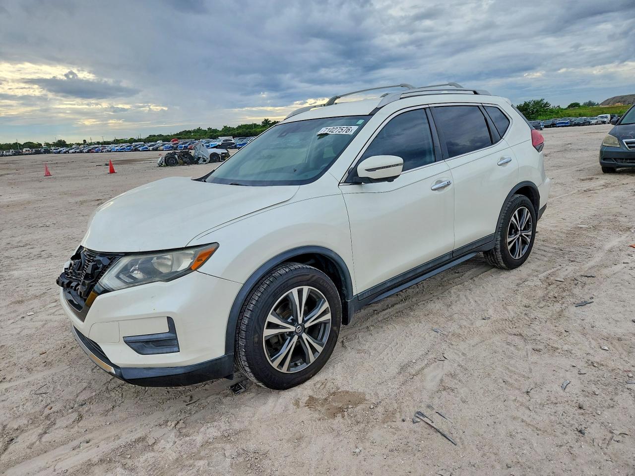 2019 NISSAN ROGUE — Front 3/4