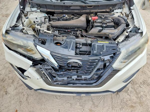 2019 NISSAN ROGUE — Engine bay