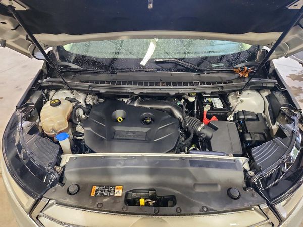 2017 FORD EDGE SE — Engine bay