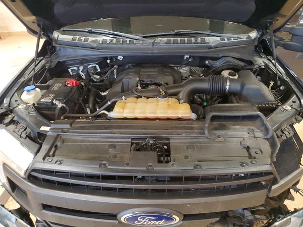 2018 FORD F150 — Engine bay