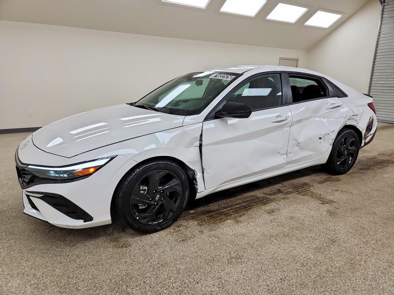 2026 HYUNDAI ELANTRA — Front 3/4