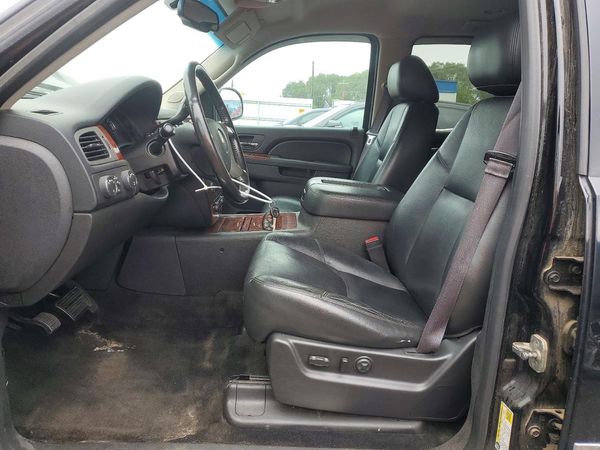 2013 CHEVROLET SUBURBAN LTZ — DENT