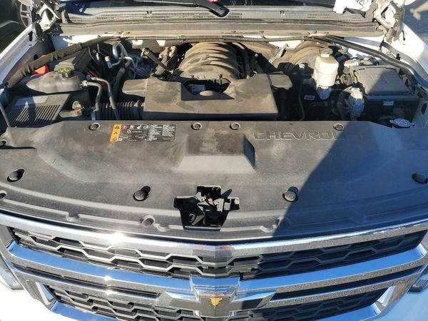 2019 CHEVROLET SUBURBAN LT — Engine bay