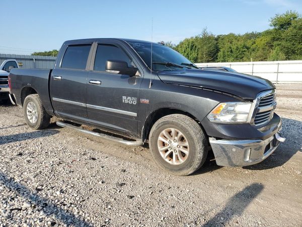 2016 RAM 1500 SLT