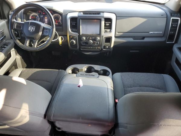 2016 RAM 1500 SLT