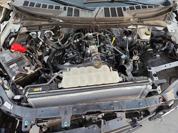 2025 FORD F150 XL — Engine bay