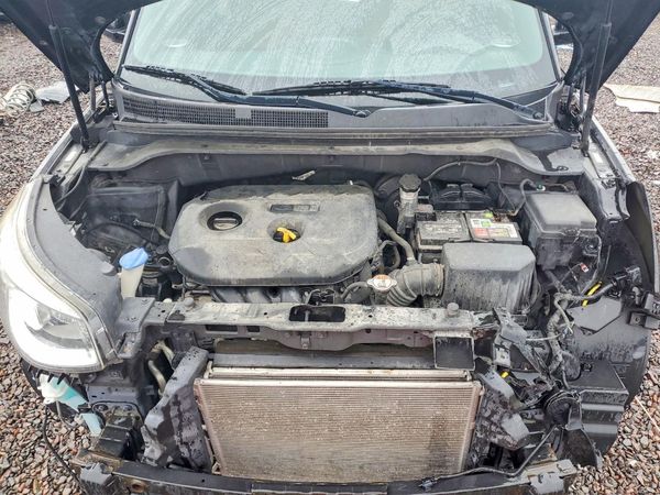 2016 KIA SOUL — Engine bay