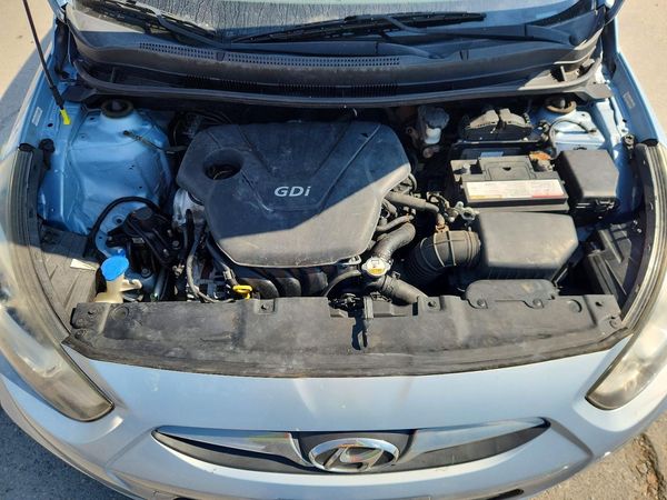 2012 HYUNDAI ACCENT GLS (Middle grade) — Engine bay