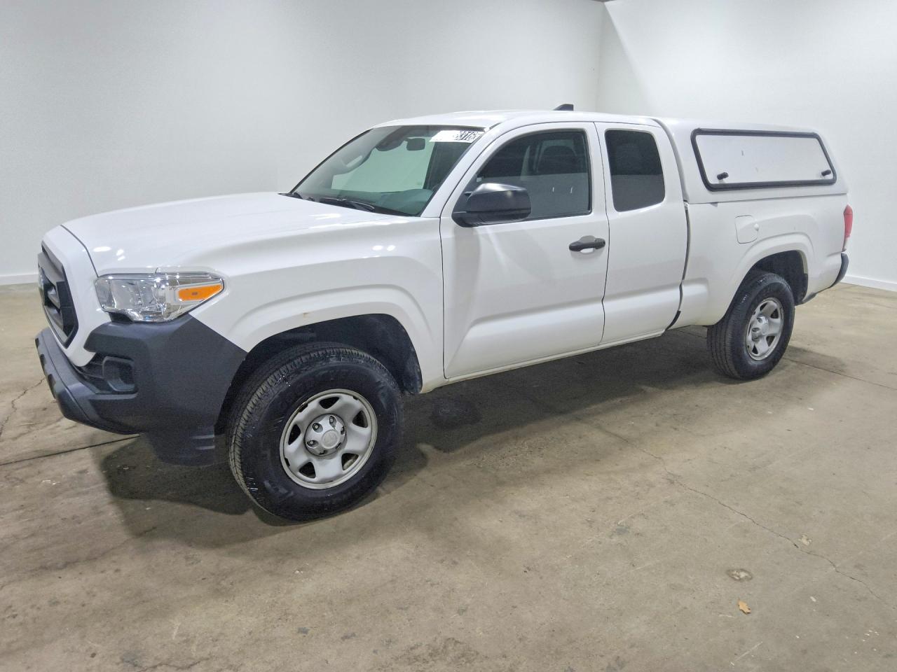 2022 TOYOTA TACOMA SR5 — Front 3/4