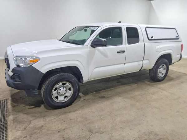 2022 TOYOTA TACOMA SR5 — Front 3/4