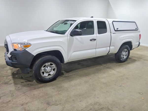 2022 TOYOTA TACOMA SR5 — Front 3/4