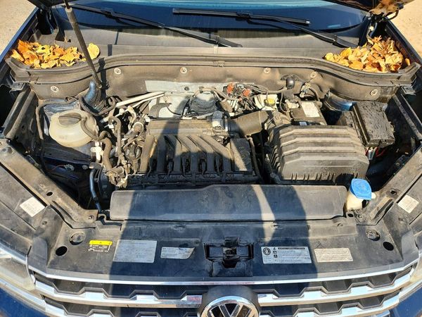 2018 VOLKSWAGEN ATLAS 4Motion SE — Engine bay