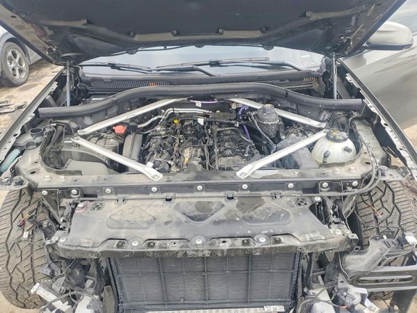 2022 BMW X6 xDrive40i — Engine bay