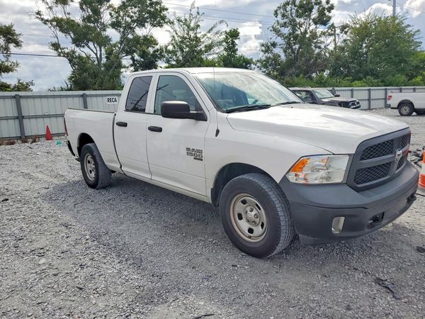 2023 RAM 1500 CLASSIC Tradesman — Passenger 3/4