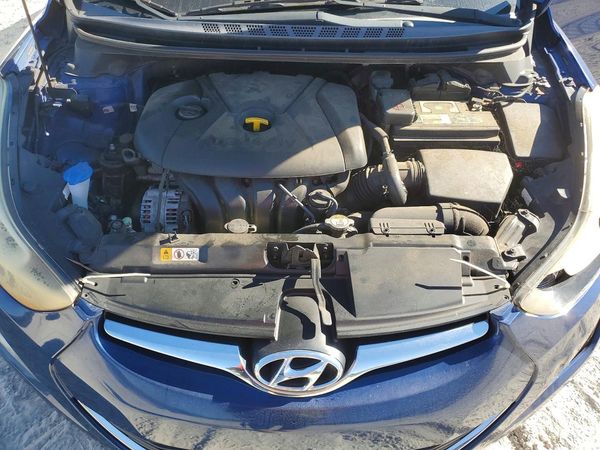 2016 HYUNDAI ELANTRA — Engine bay
