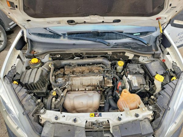 2015 RAM PROMASTER CITY ST — Engine bay