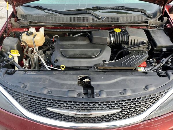 2021 CHRYSLER VOYAGER LXI — Engine bay