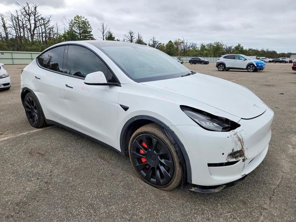 2021 TESLA MODEL Y — Passenger 3/4